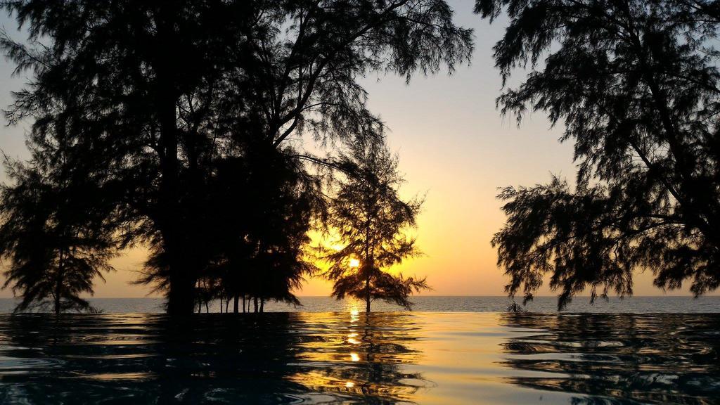 Coriacea Beachfront Boutique Phuket Resort - Sha Plus Mai Khao Exterior foto